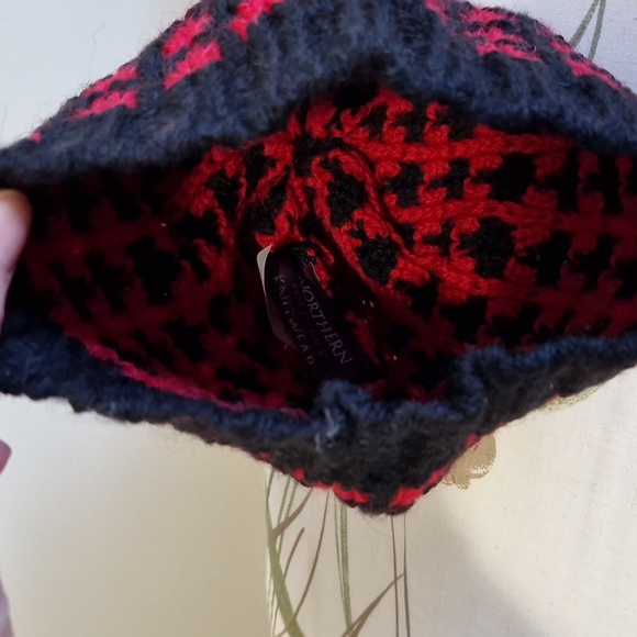 NWOT 100% wool black and red hat - Picture 2 of 4